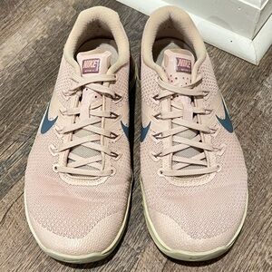 Nike Metcon 4 Pink and Blue CrossFit Training Weightlifting Athletic Sneakers